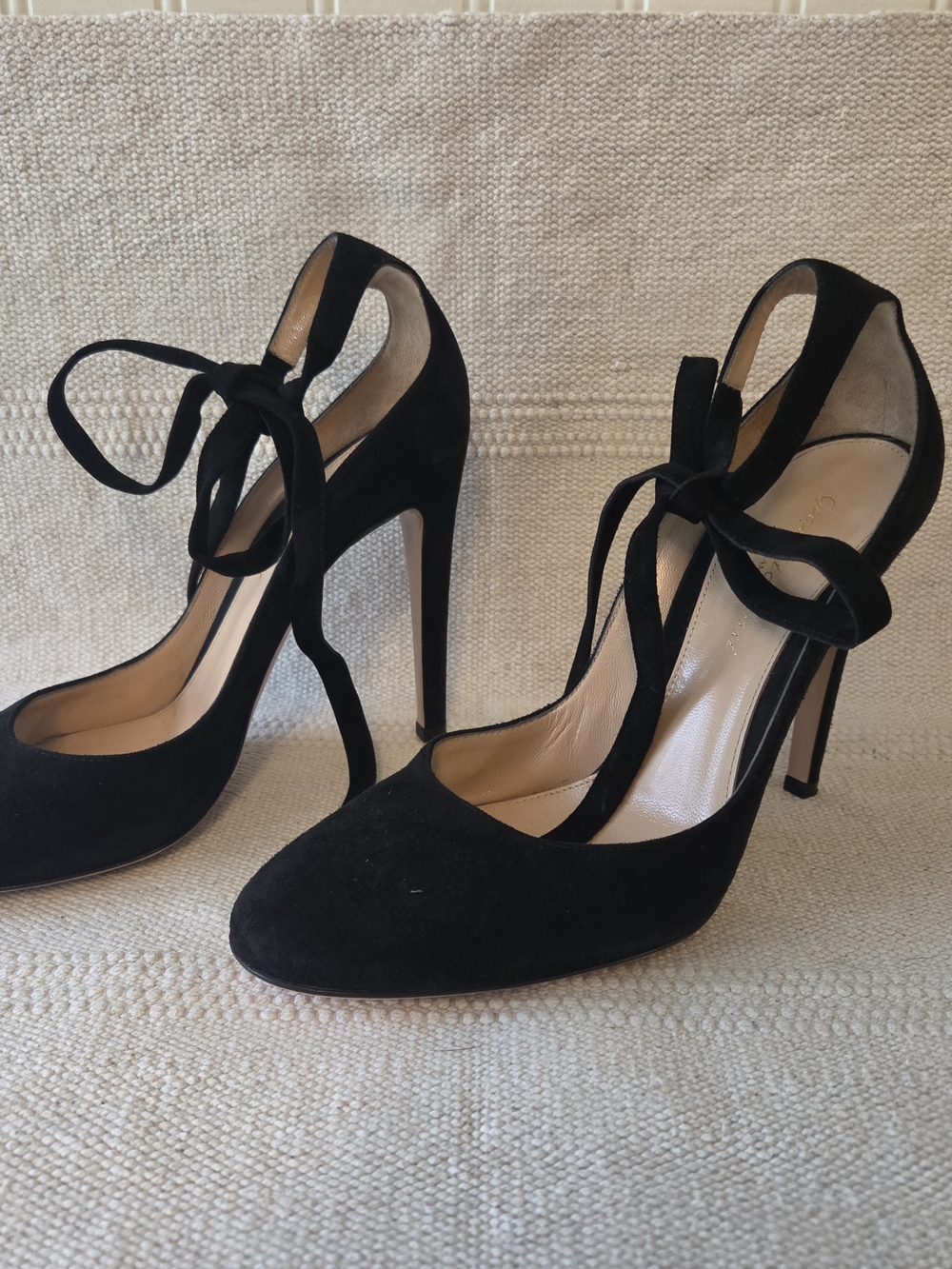 Gianvito Rossi Black Suede "Carla" Pumps - Picture 3 of 16